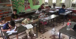 শতবর্ষী প্রাথমিক বিদ্যালয়ে শ্রেণিকক্ষ সংকট, ব্যাহত শিক্ষা কার্যক্রম